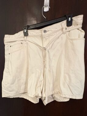 Bundle 2 for $30. Abercrombie & Fitch Denim High-Rise Loose Shorts. Size 18.